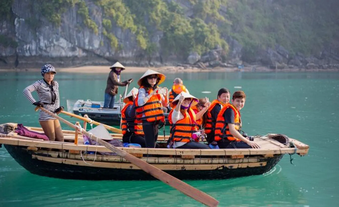 Alisa Premier Cruise Halong - Bamboo Boat