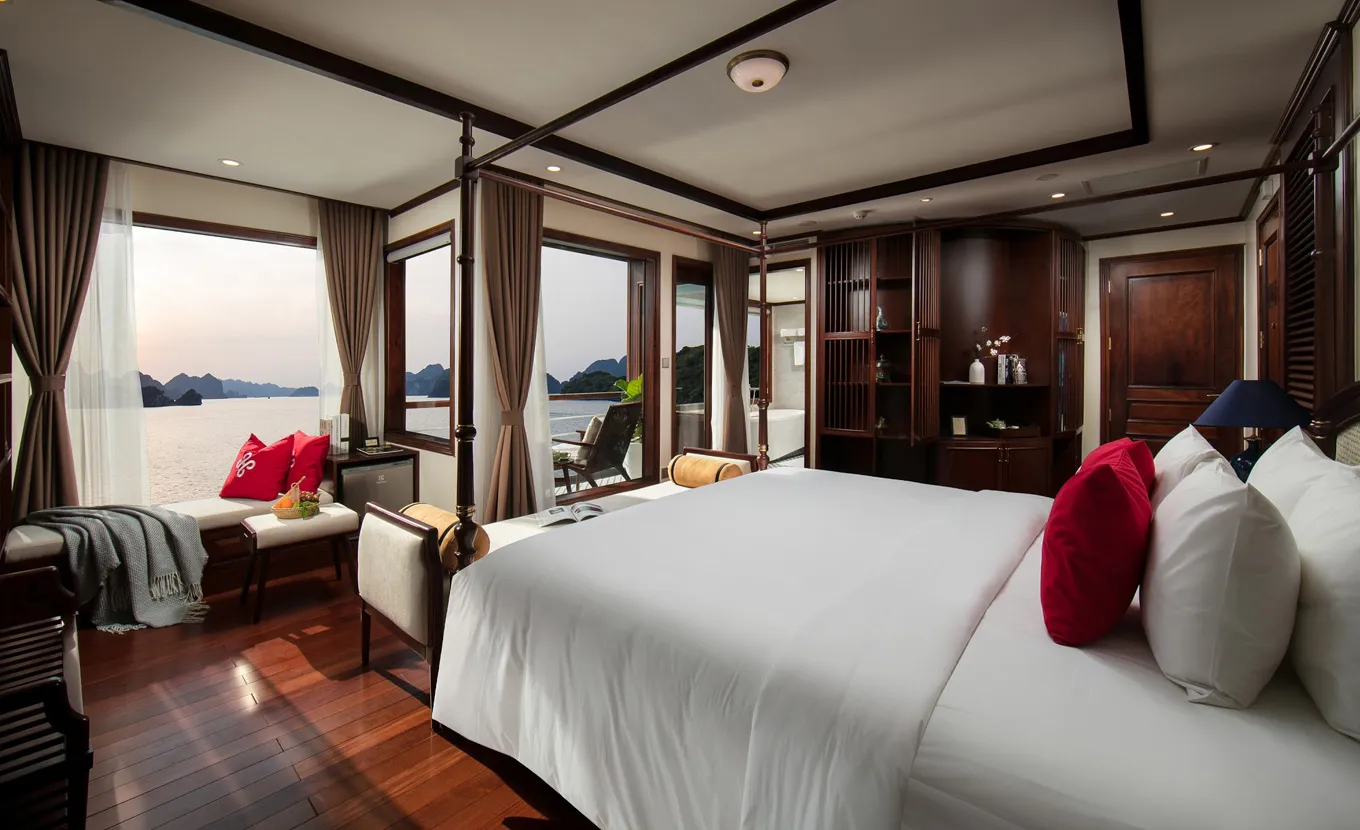 Heritage Cruises Binh Chuan