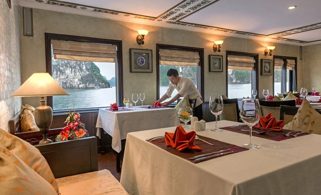Heritage Line Violet Cruise