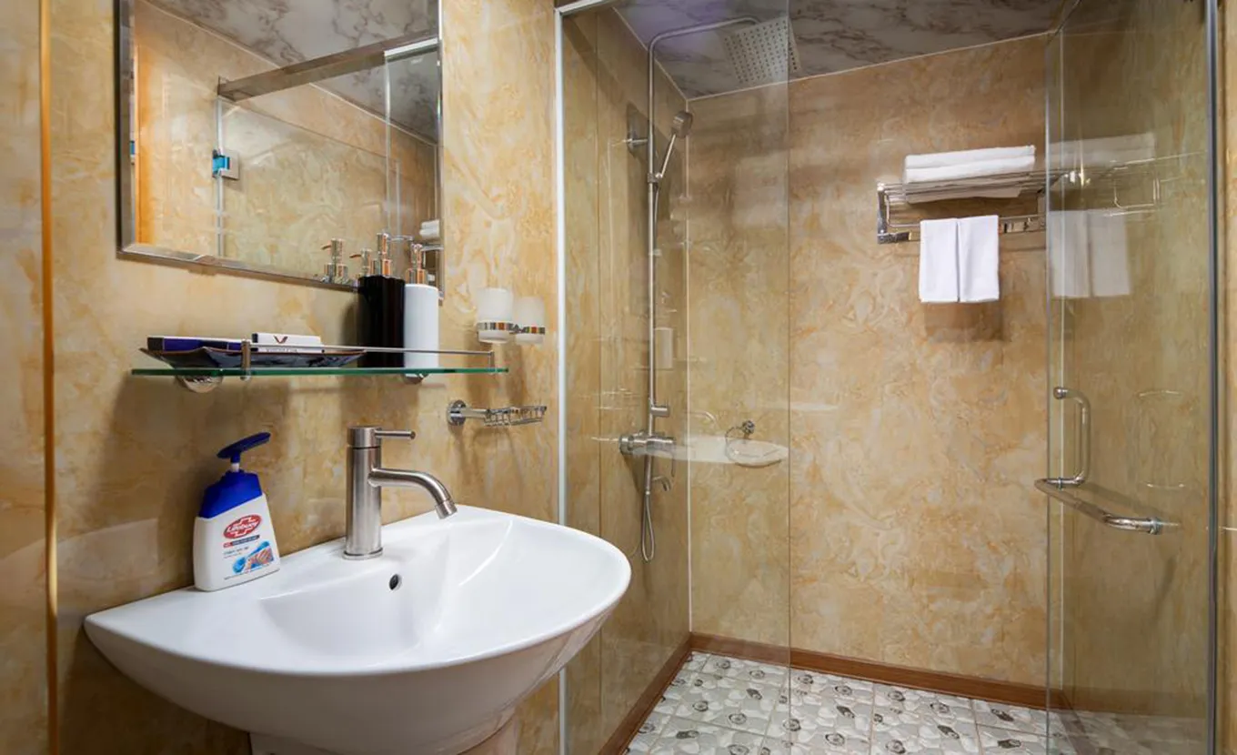Venezia cruise - bathroom